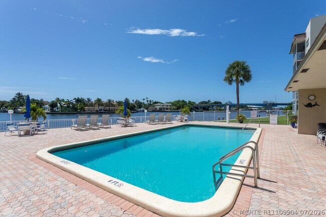 Building Photo - 640 Snug Harbor Dr