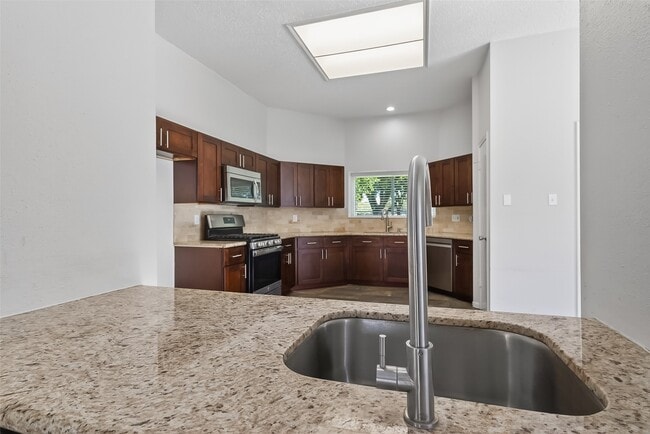 Building Photo - 3126 Lakefield Way