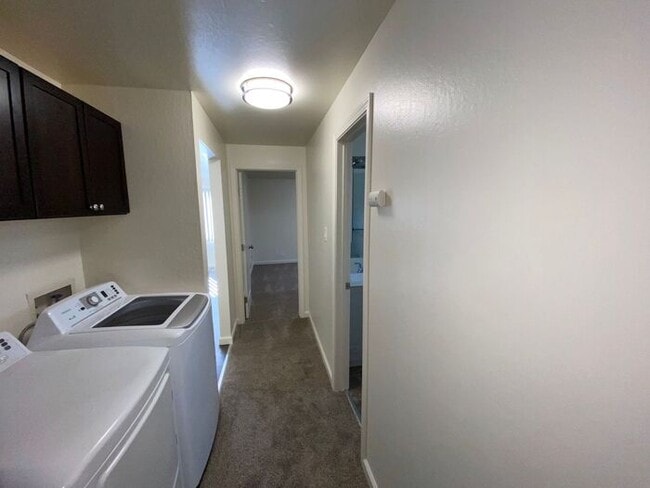 Building Photo - Charming Sparks Duplex - Yard/Garage/AC/1 Pet Friendly