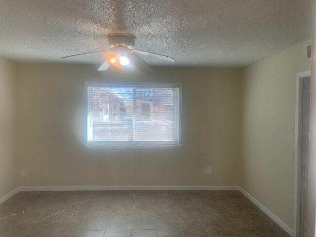 Building Photo - 10608 Lakewood Ave