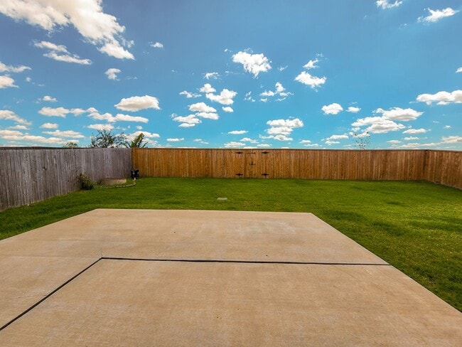 Building Photo - 3 bed, 2 bath home in Shawnee!