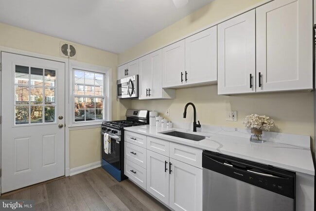 Building Photo - 132 Overbrook Rd