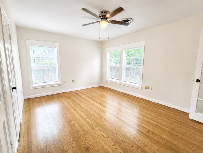 Building Photo - COMPLETELY REMODELED 3 BEDROOM, 2 BATHROOM HOME COMING SOON!
