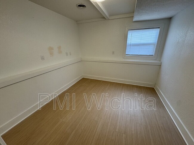 Building Photo - 1014 S Rosalie Ave