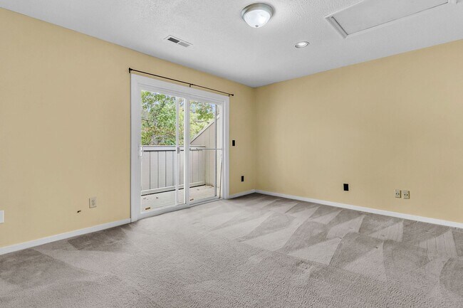 Building Photo - Pond View 3 Bed 2 Bath Home in AshleyTowne...