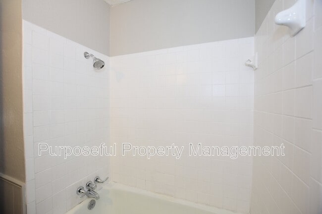 Building Photo - 1208 Cathy Ln