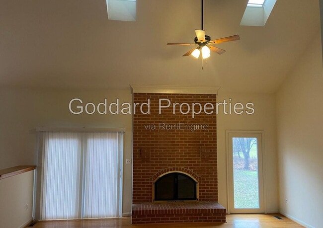 Building Photo - 10225 Club House Court
