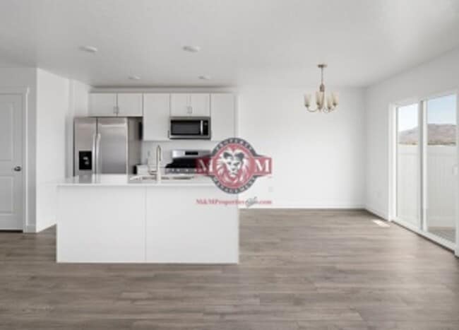 Building Photo - Great Newer 3 Bd 2.5 Bath Townhome