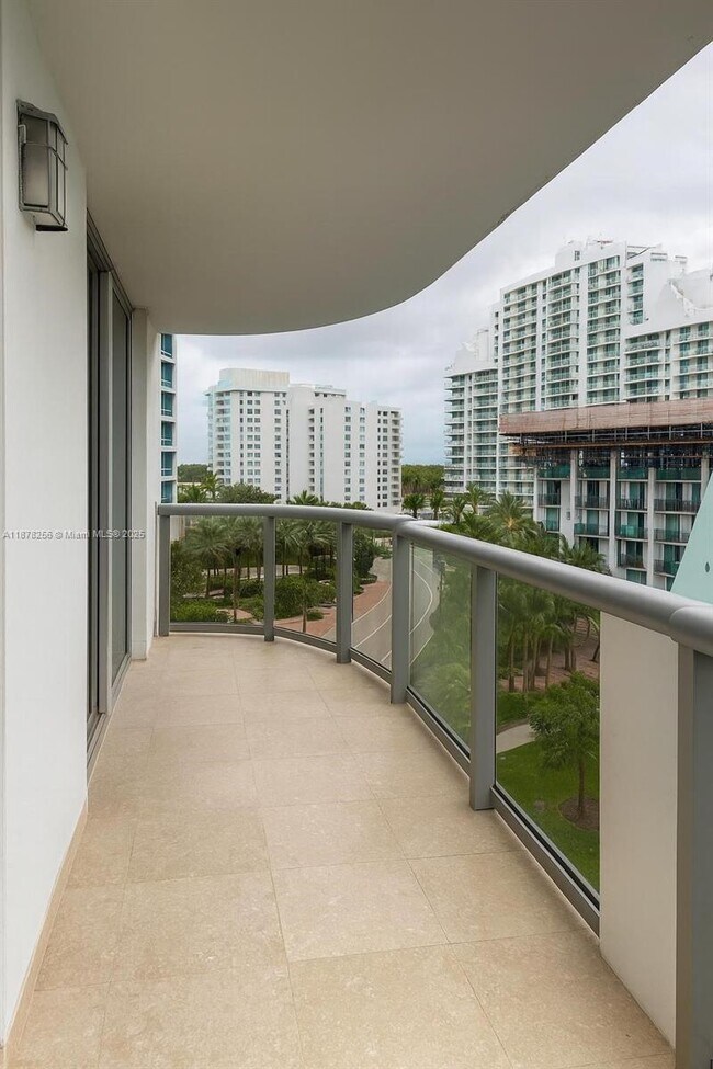 Building Photo - 6039 Collins Ave