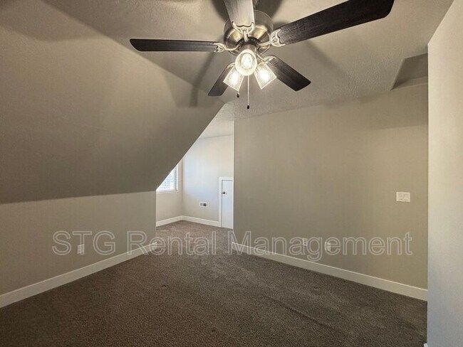 Building Photo - 1509 W Topaz Dr