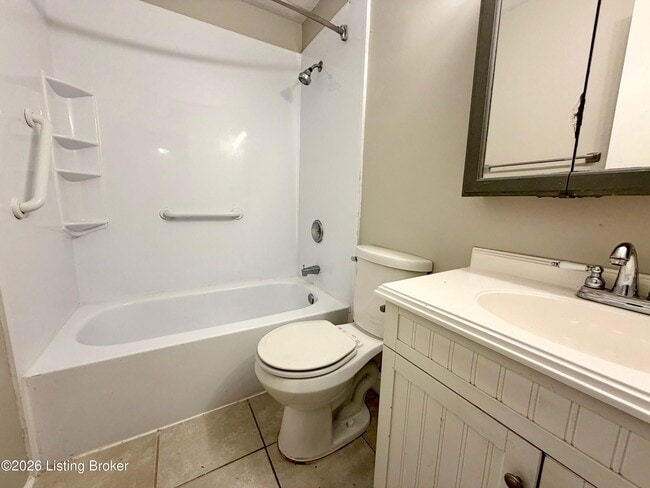 Building Photo - 313 Hawthorne Dr