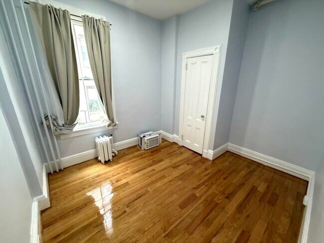 Building Photo - 927 18th St