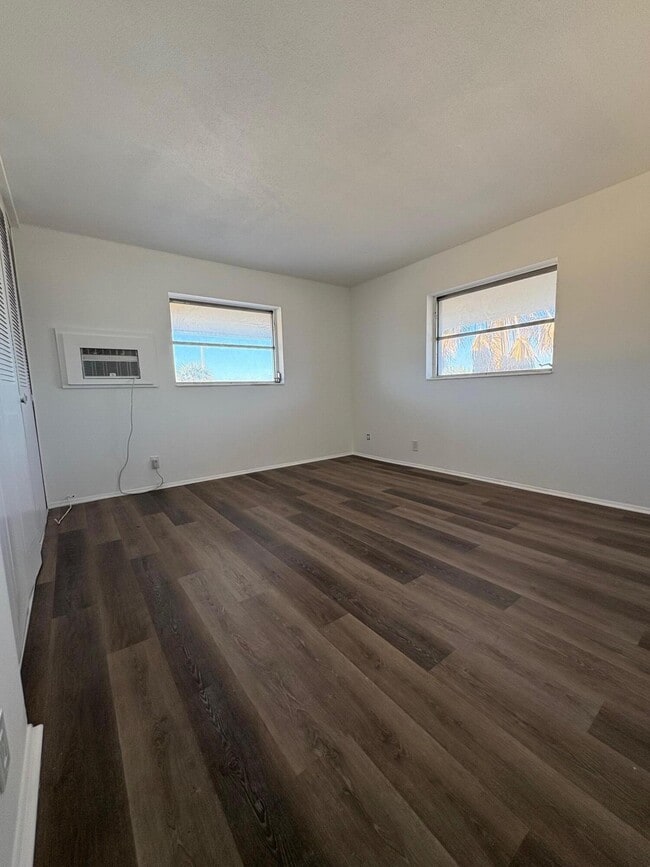 Building Photo - 1150 E Sample Rd