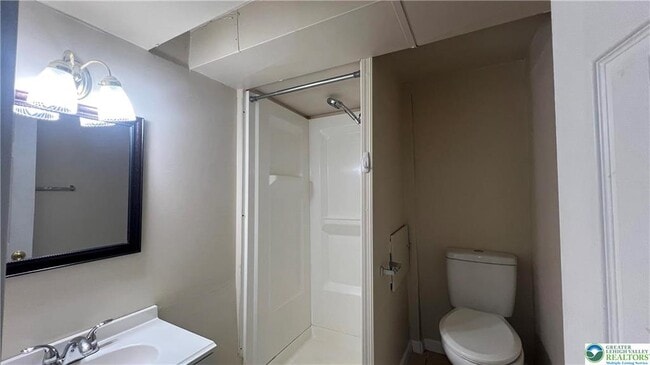 Building Photo - 1732 Pinewind Dr