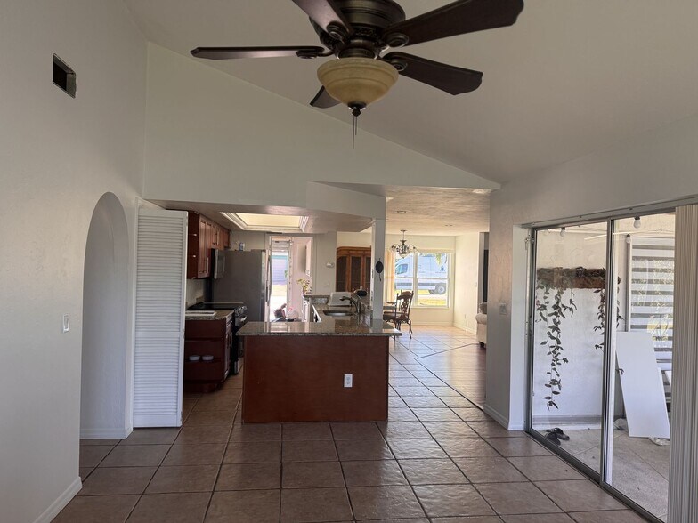 Building Photo - Beautiful 3 Bedroom Priced to Rent