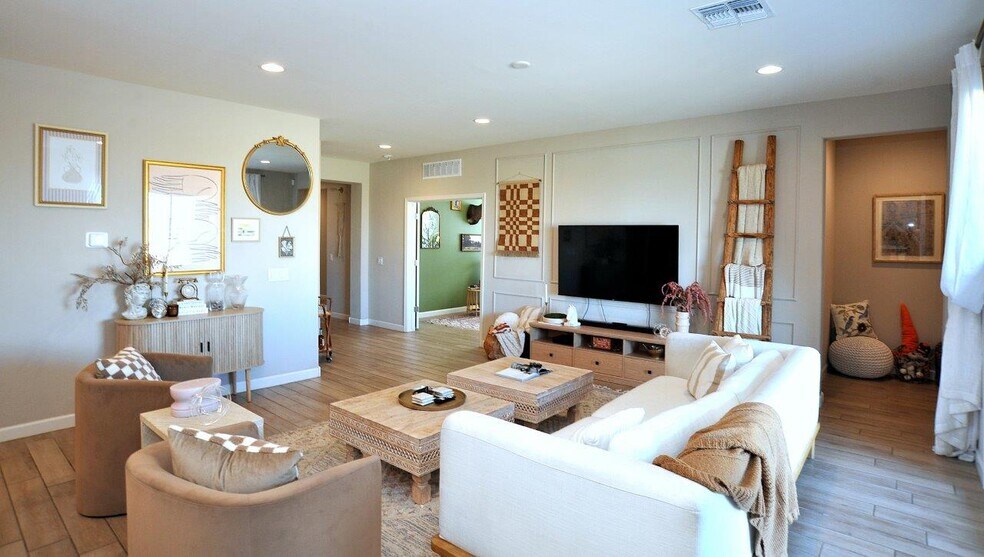 Building Photo - 5578 W Lazy Farm Dr