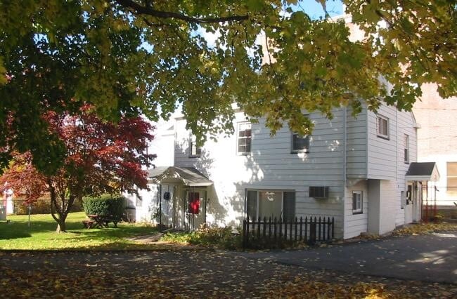 Building Photo - 228 Ringgold St