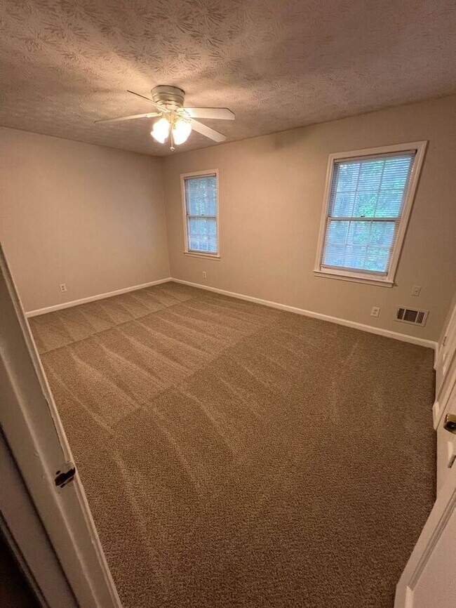 Building Photo - READY NOW!!! 2 bedroom townhouse available in Lawrenceville!