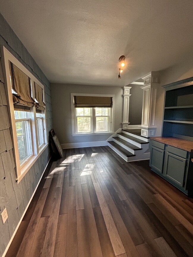 Building Photo - "Charming 4-Bedroom Retreat with Granite F...