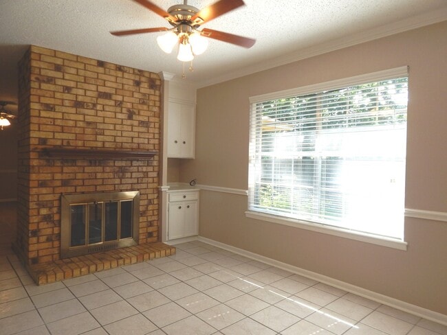 Building Photo - Gorgeous 3 Bedroom Home w/Workshop in Tyler!