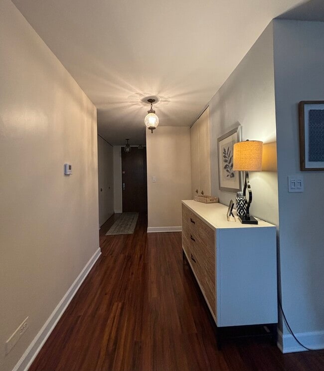 Building Photo - 201 E Chestnut St