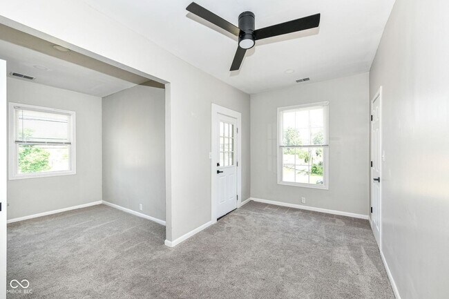 Building Photo - Three Bedroom Duplex Located Near Meridian St and 30th Street