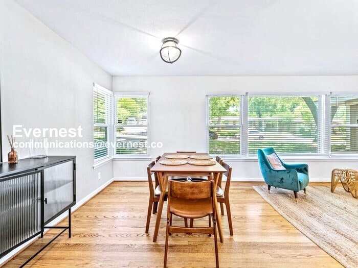 Building Photo - 8633 Westglen Dr