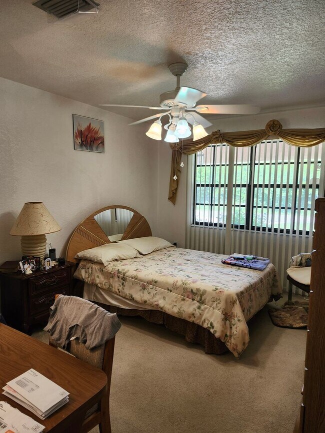 Building Photo - VERY NICE PORT CHARLOTTE HOME FOR ANNUAL RENT!