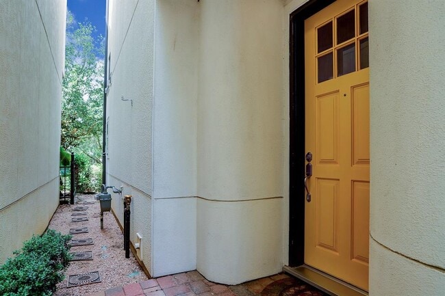 Building Photo - 10912 Wrenwood Park