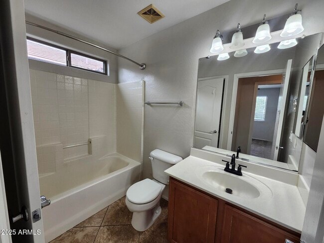 Building Photo - 851 S Cerise