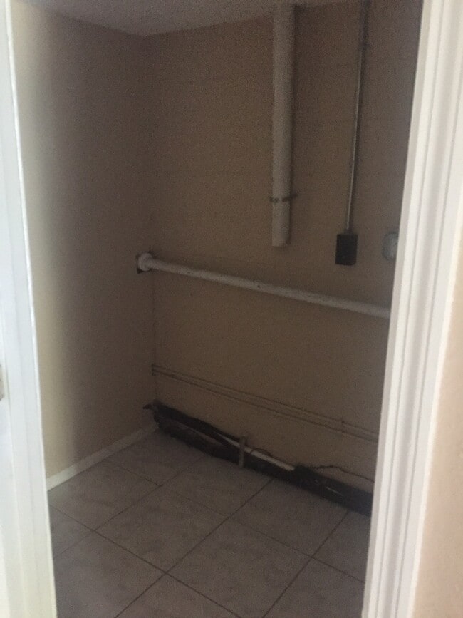 Building Photo - 3 Bedroom 1.5 Bathroom Home for Rent in the Combee Settlement Area!