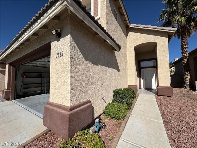 Building Photo - 7962 Traditional Ct