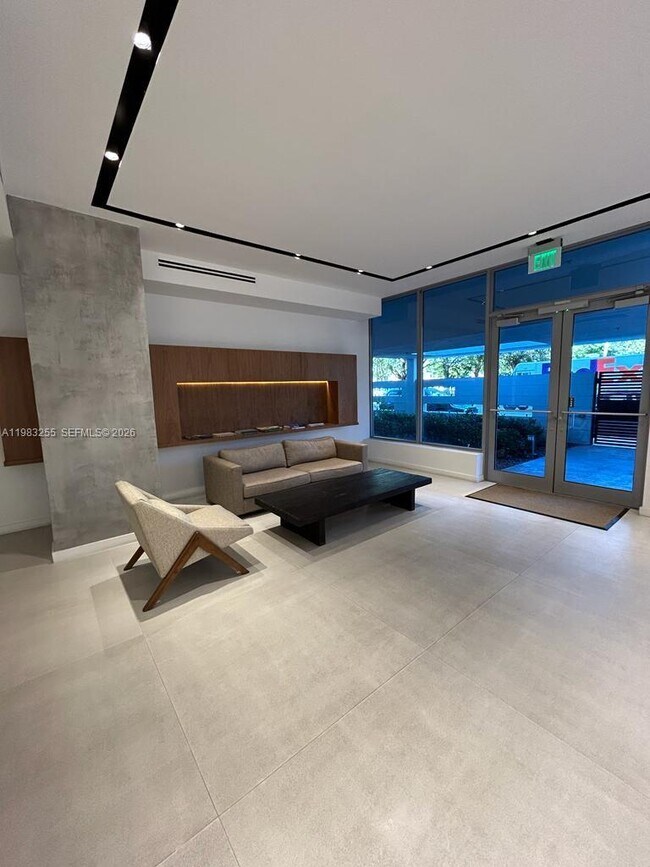 Building Photo - 13800 Highland Dr