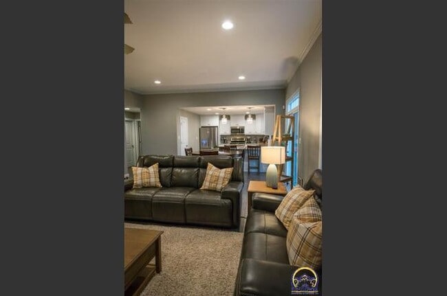 Building Photo - 7616 SW Lowell Ln