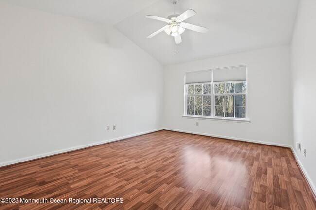 Building Photo - 19 Persimmon Ln