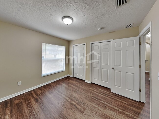 Building Photo - 1322 Lake Idamere Blvd