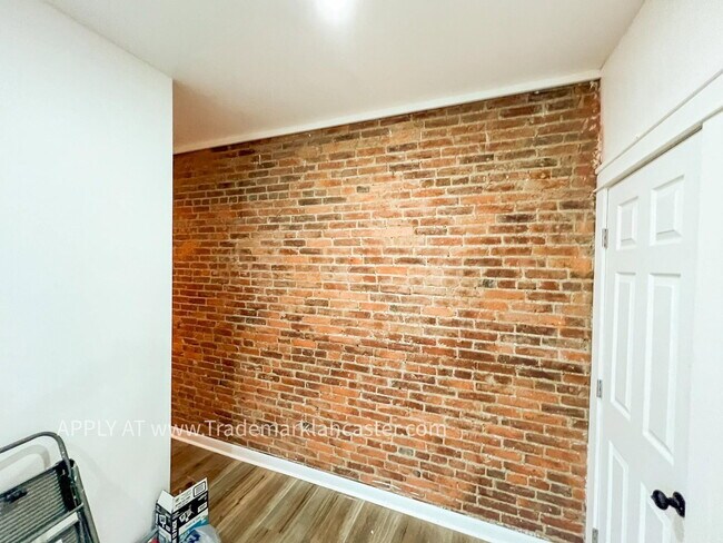 Building Photo - 417 Hillside Ave