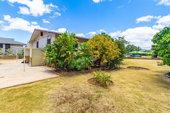 Building Photo - Charming 3 bedroom, 1 bath home with large...
