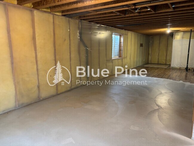 Building Photo - 3863 Ridgeview Cir