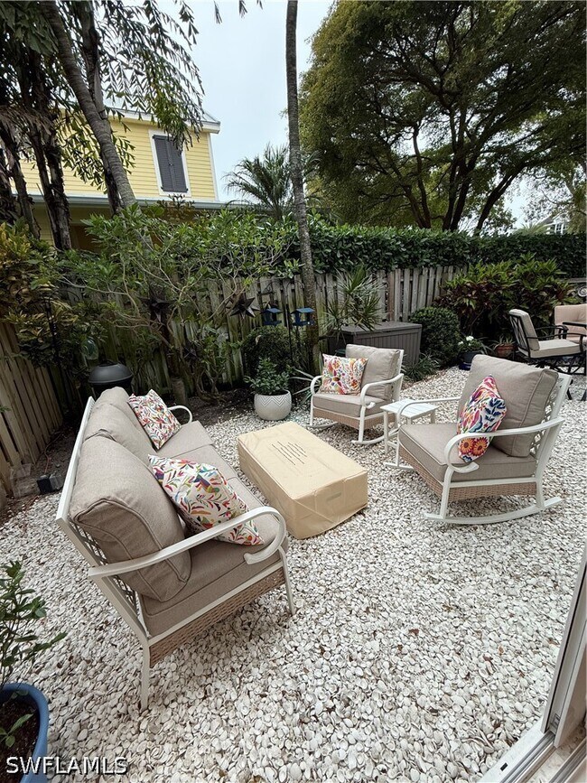 Building Photo - 302 2nd St S