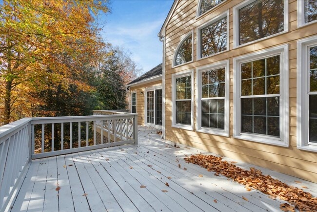 Building Photo - Kingsmill Gem