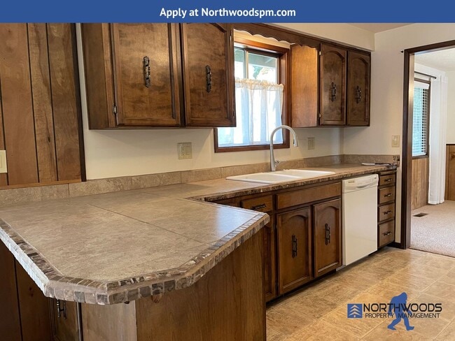 Building Photo - Very Nice 3 Bedroom 2 Bath Home-Located on a Corner Lot