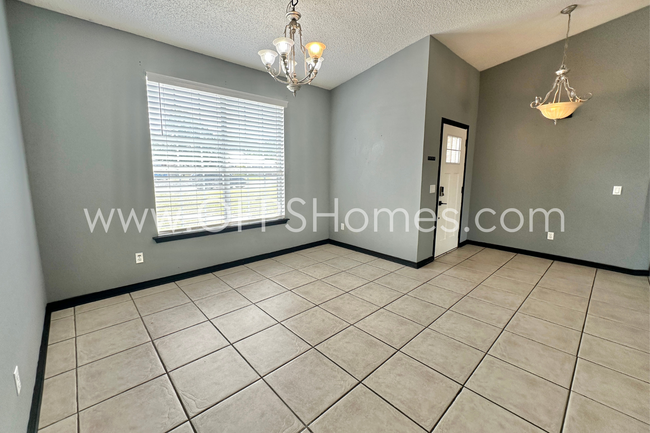 Building Photo - Charming Home on a Cul-de-Sac
