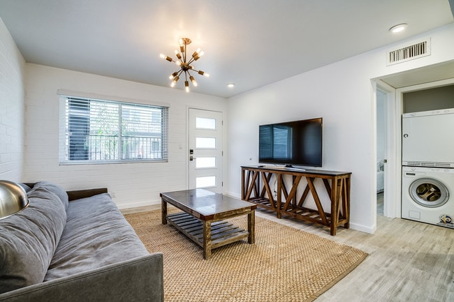 Building Photo - 1 and 2 Bedrooms Great Location with Community Pool and Onsite Laundry! 1/2 of Mile from U of A