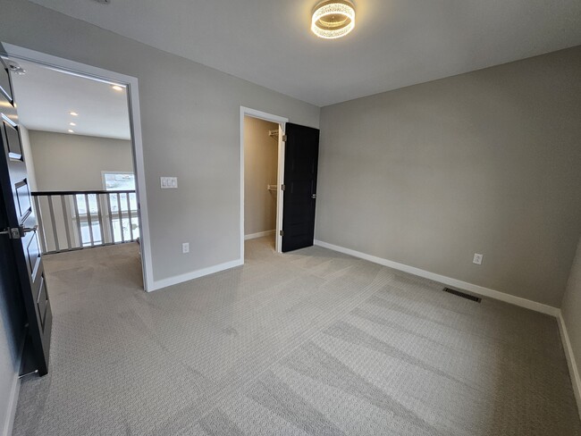 Building Photo - 228 Oakhurst Wy