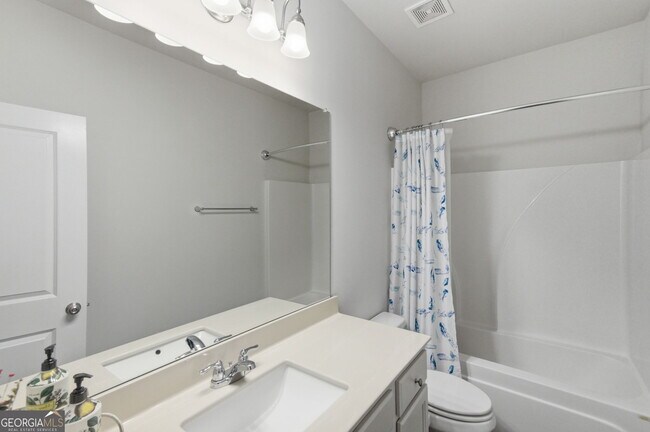 Building Photo - 1415 Dahlia Dr