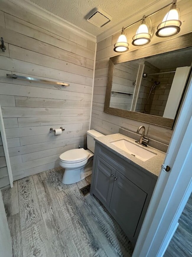 Building Photo - Beautifully remodeled 3 bedroom, 2.5 bath, 2 car garage