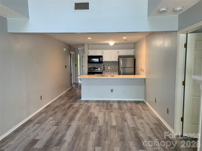 Building Photo - 912 Southwest Dr