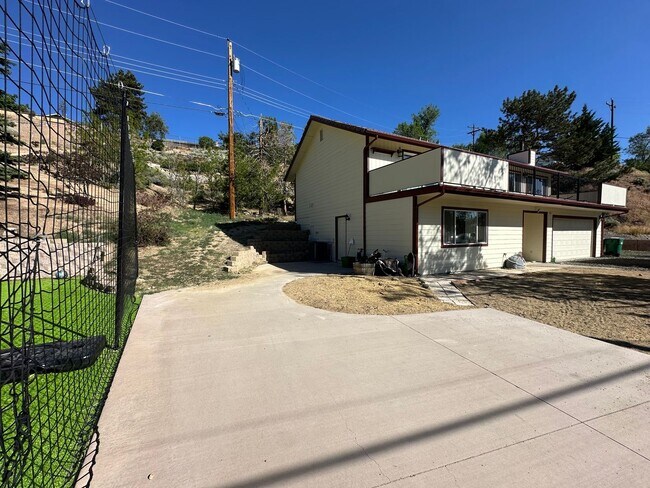 Building Photo - 2677 Rodney Dr