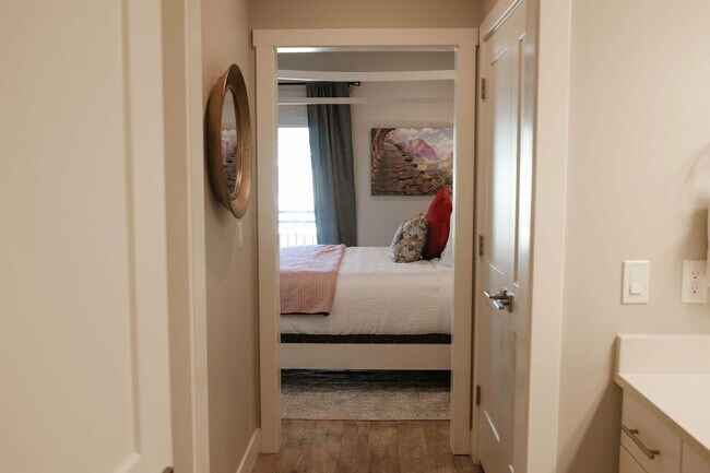 Building Photo - Short term lease options! Spacious Condo in Washington